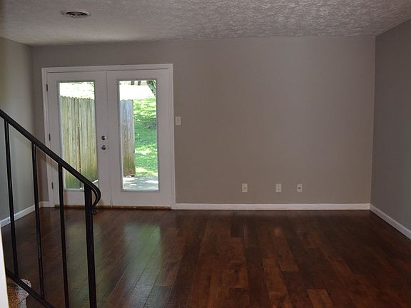 3rd image of 109 Ladbrook Ln
