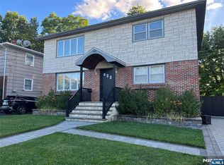 30 Chobot Ln, Elmwood Park, NJ 07407