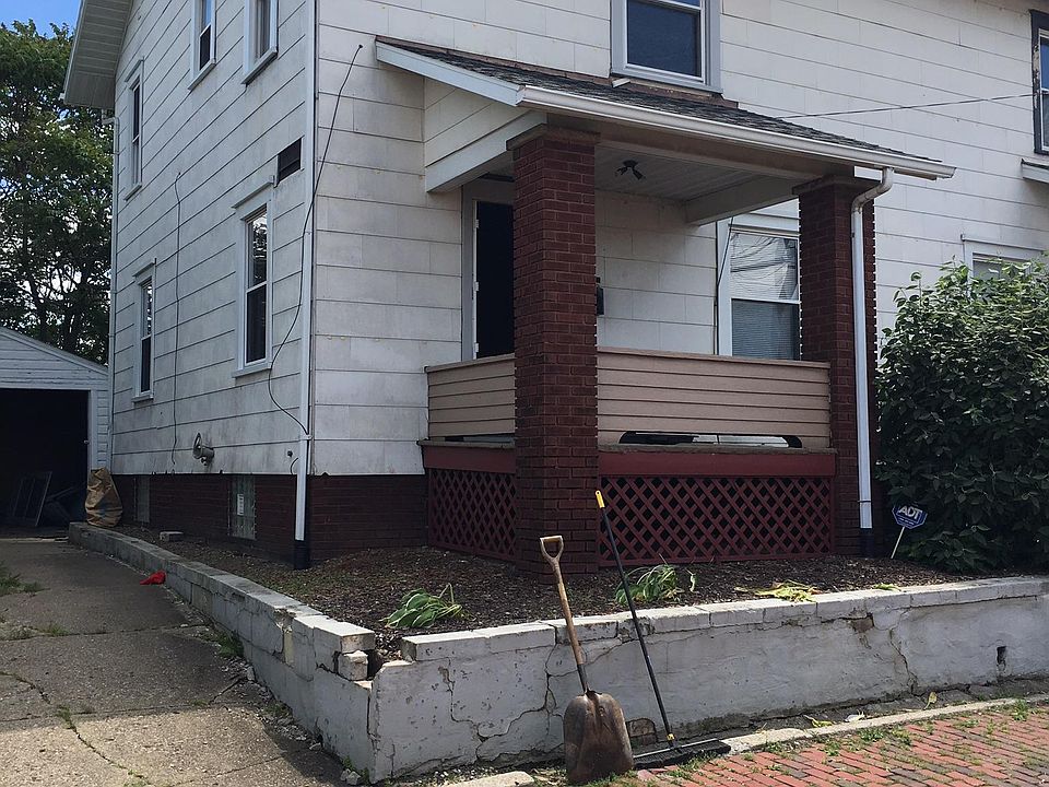 2nd image of 116 Greenfield Ave SW