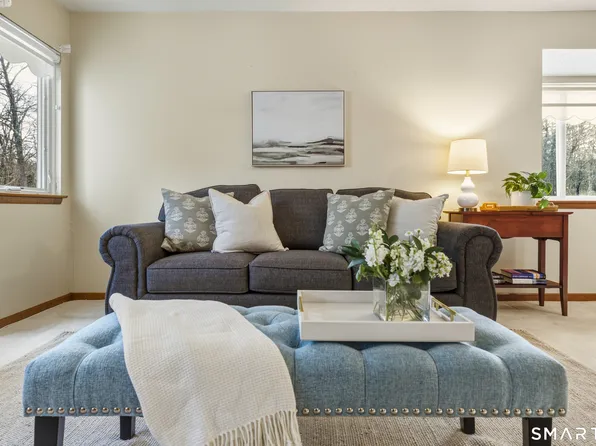 38 Hilltop Drive #38, Simsbury, CT 06089