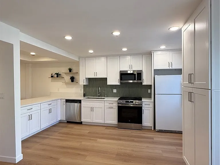 1137 N Maryland Ave #5 — Photo 5