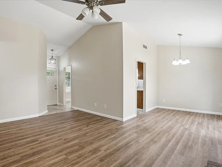604 Hovey Way — Photo 5