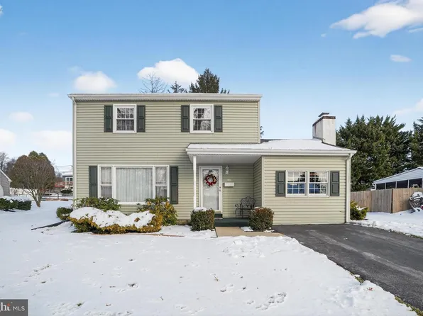 305 N Lake Dr, Downingtown, PA 19335