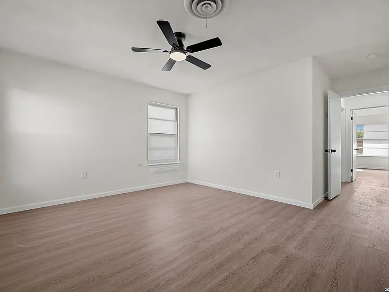 209 Windcrest Dr — Photo 17