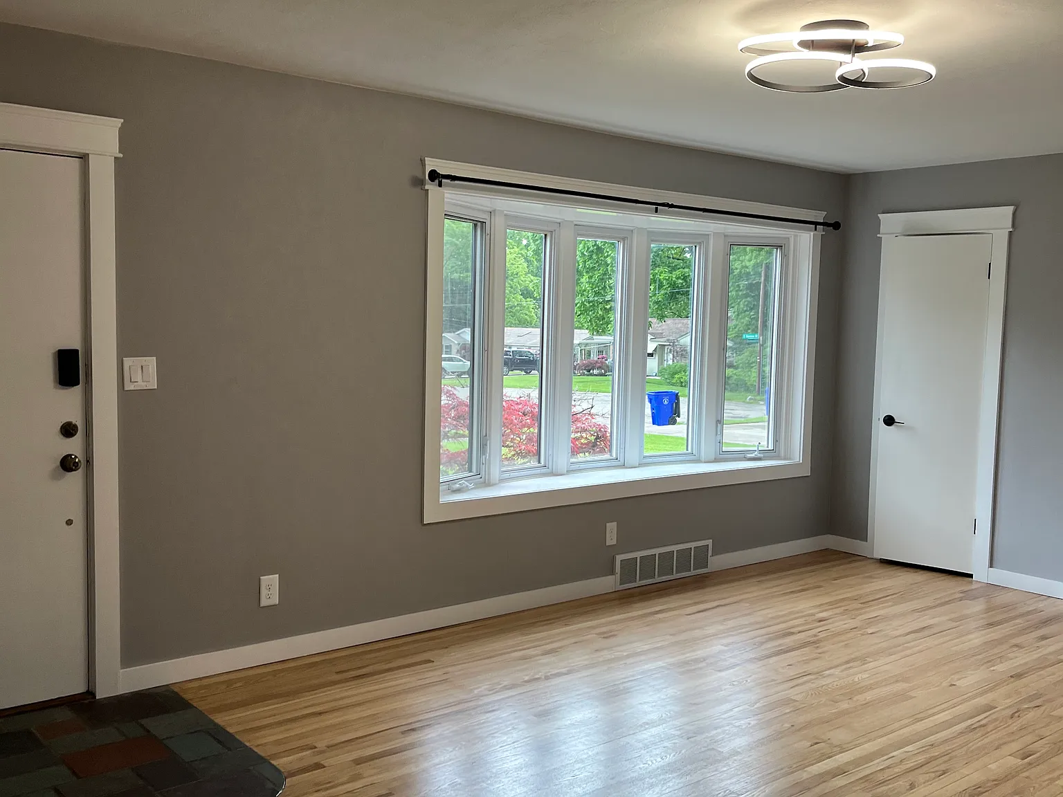 3 bed, 1.5 bath, 1500 sqft, $2,000 — Photo 2