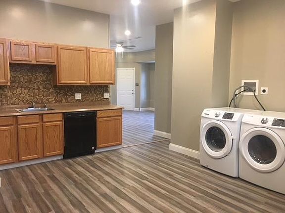 Laundry included in kitchen