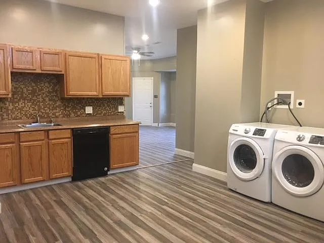Laundry included in kitchen