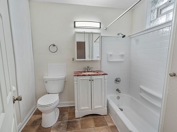 5th image of 2625 S Lenox St #1