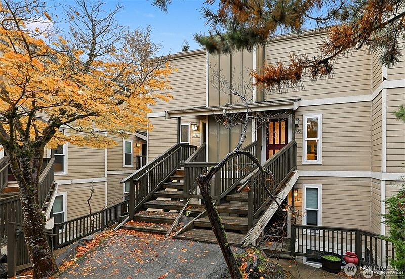 2nd image of 1940 N Northgate Way