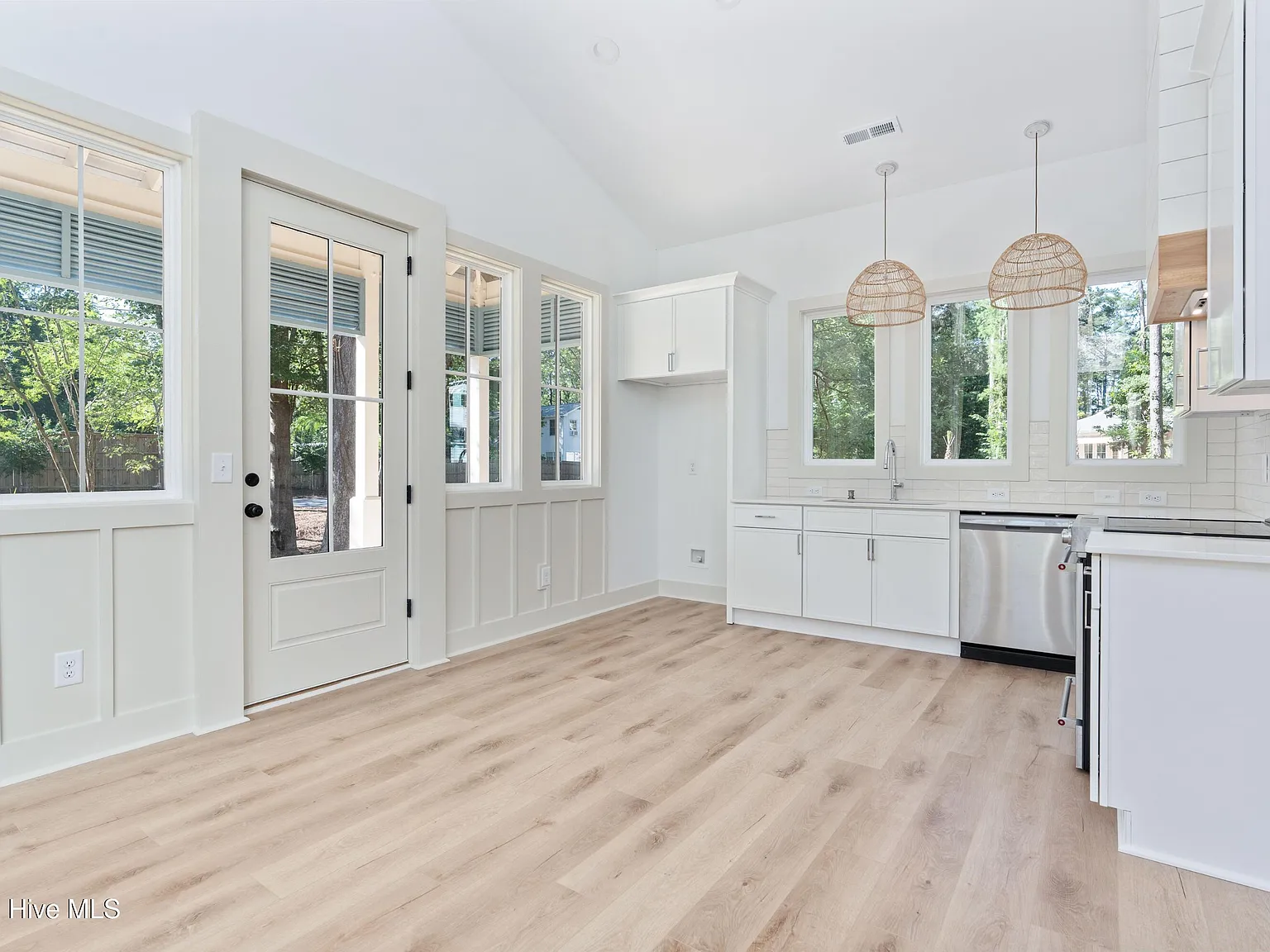 1 bed, 1.0 bath, $2,000 — Photo 3