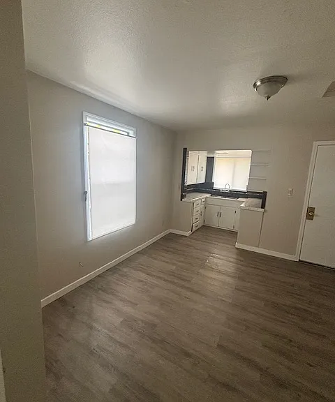 445 E Hawthorne St — Photo 3