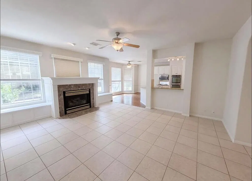 4 bed, 2645 sqft, $2,200 — Photo 2
