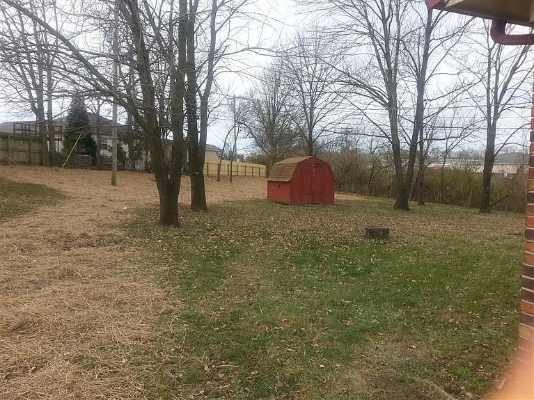 2nd image of 924 Hickory Hill Dr