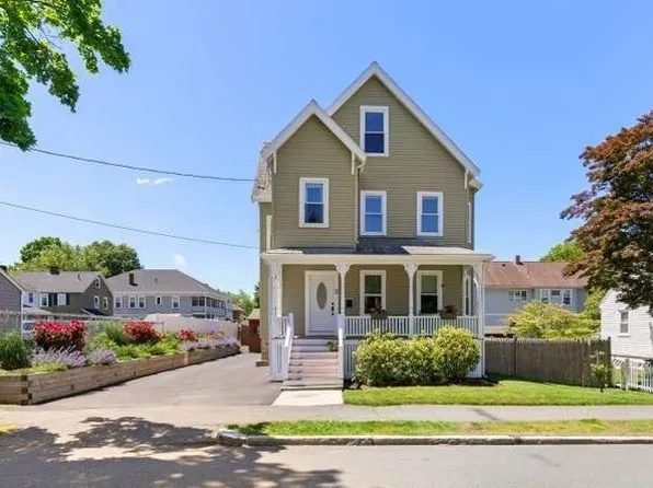 32 Sanford St, Melrose, MA 02176