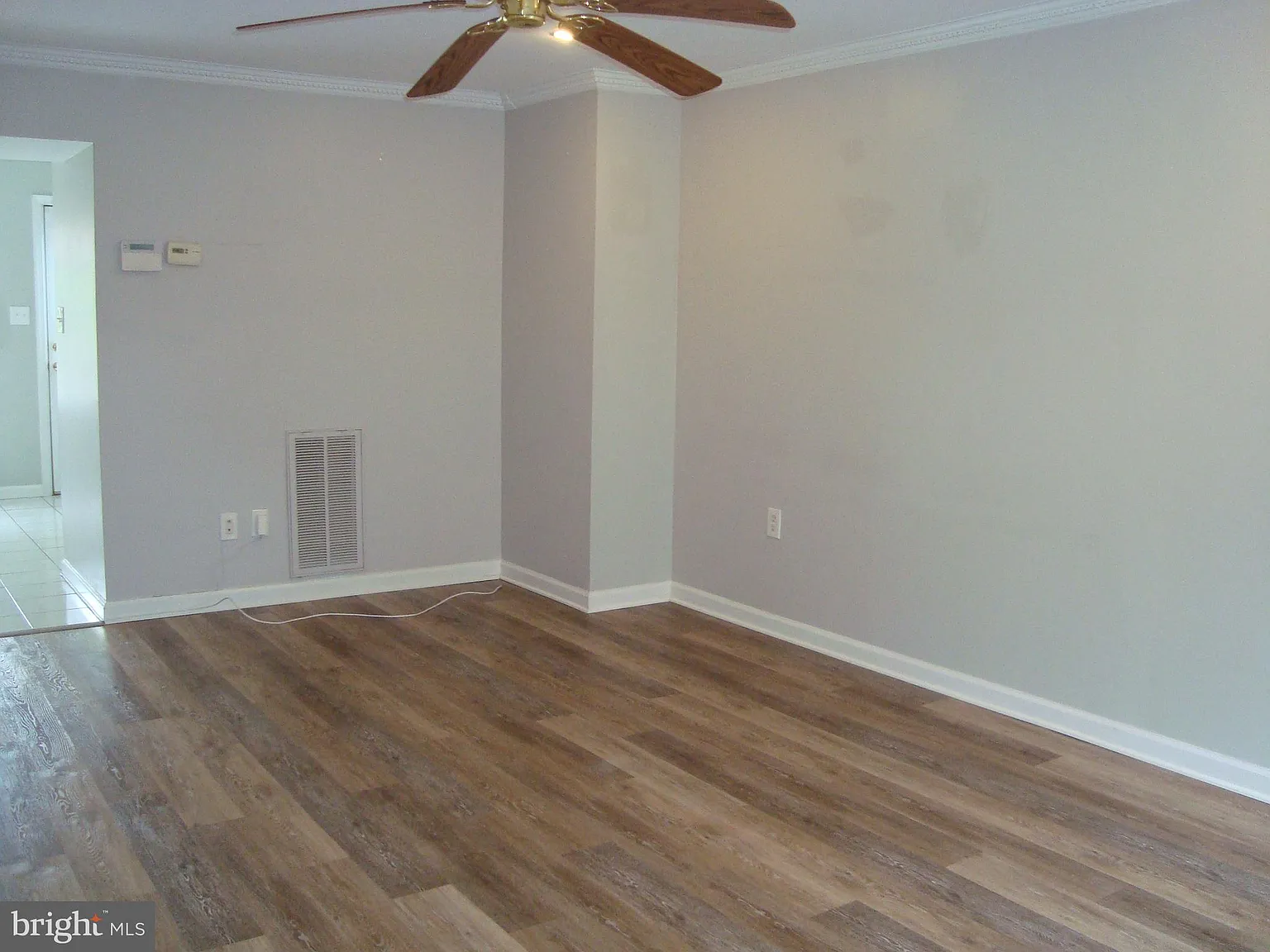 Warfield Condominium — Photo 2