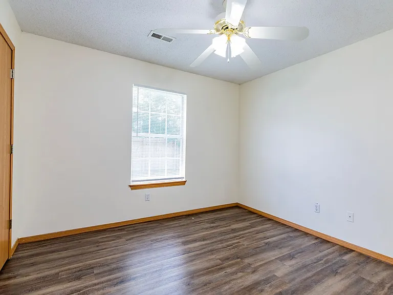 1502 Crescent St — Photo 14