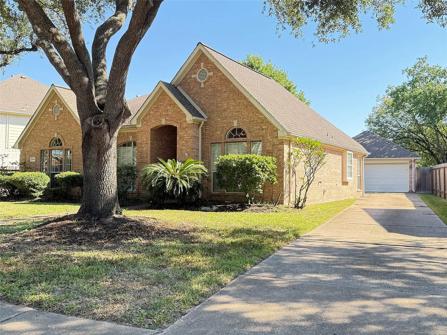 3 bed, 2.0 bath, 2028 sqft, $2,080 — Photo 1