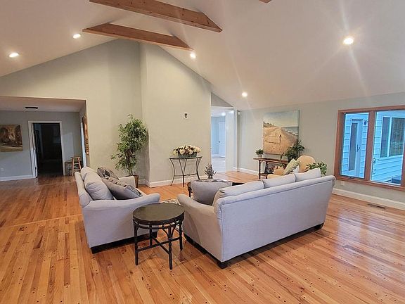 5th image of 2401 Greenleaf Dr