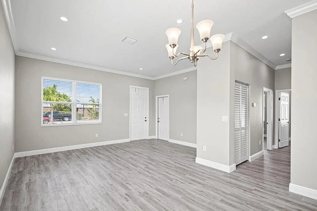 4 bed, 2.0 bath, 1960 sqft, $4,000 — Photo 3