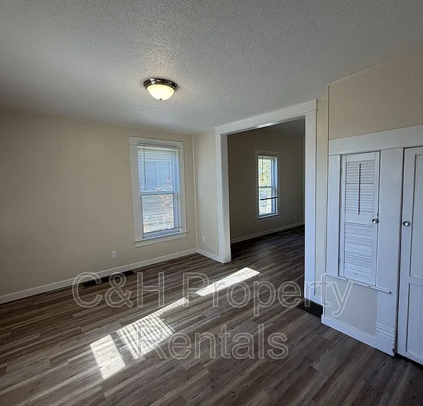 32 Custer Ave #1 — Photo 8
