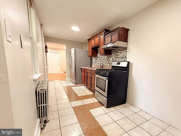 3rd image of 431 Pine St