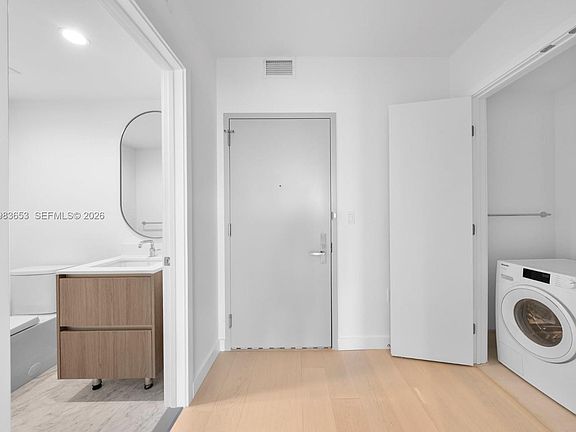 4th image of 9221 E Bay Harbor Dr #409