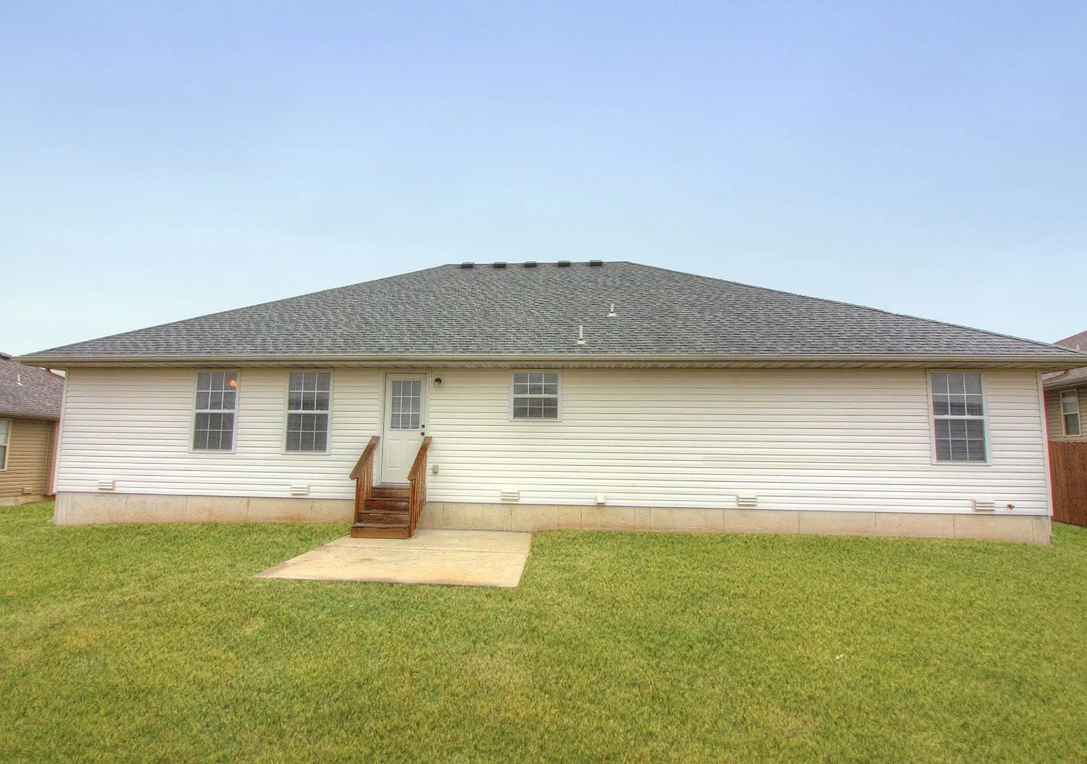 4 Bedroom — Photo 2