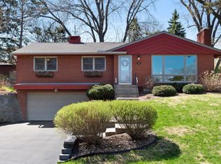 2192 Rosewood Ln N, Roseville, MN 55113