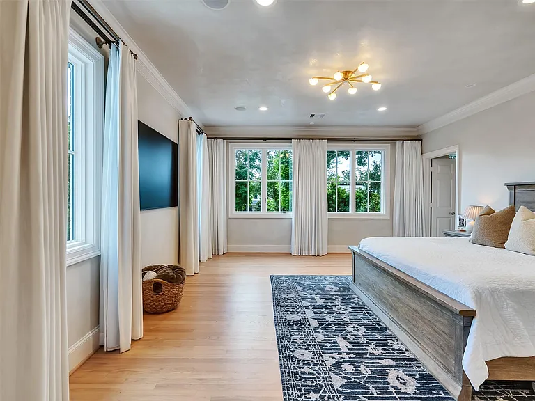 6608 Vanderbilt St — Photo 24