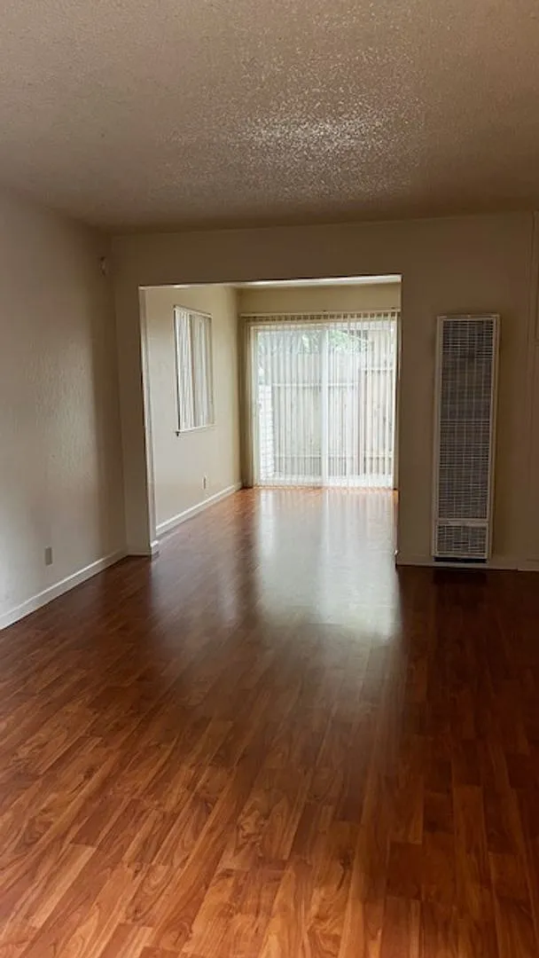 526f — Photo 3