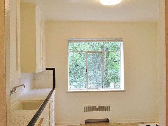 5th image of 1165 Grant St #202