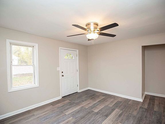 3rd image of 4458 Crystal Ave