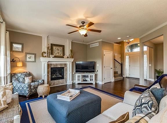 5th image of 1001 SE Carmine Ct