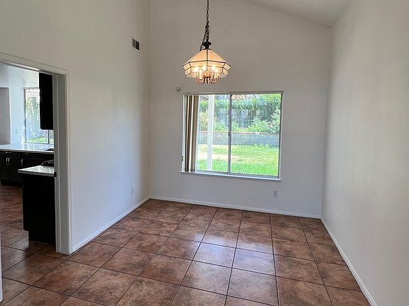 4th image of 13538 Chrystal Ct