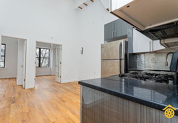 4th image of 1130 Greene Ave #3