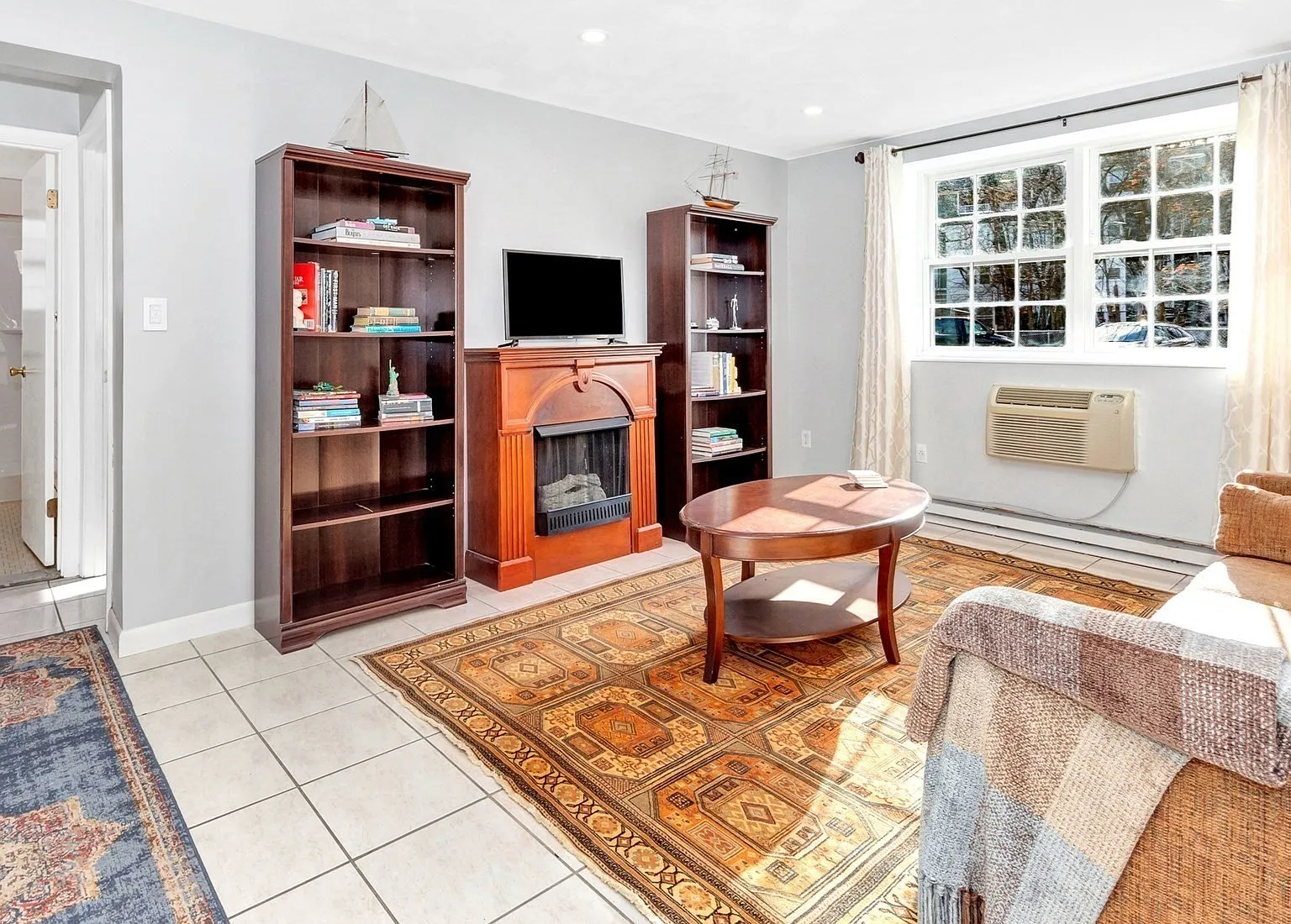 1 bed, 1.0 bath, 641 sqft, $2,250 — Photo 1