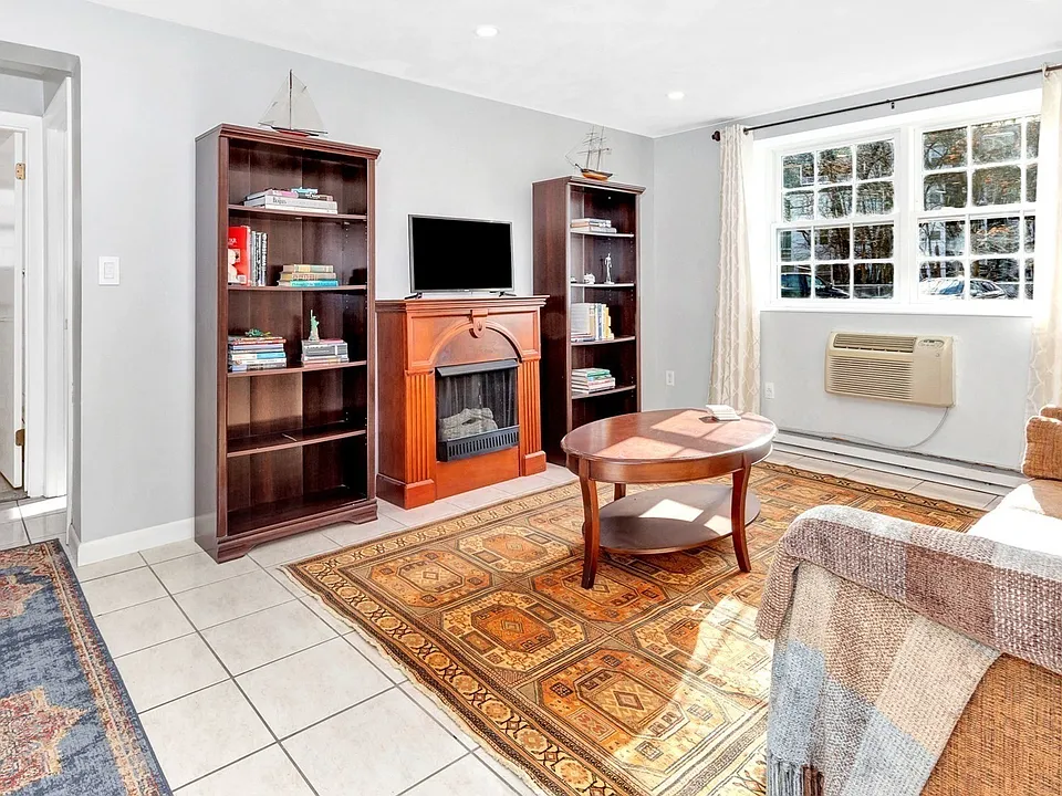 7 Colonial Village Dr #2