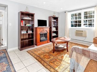 7 Colonial Village Dr APT 2, Arlington, MA 02474