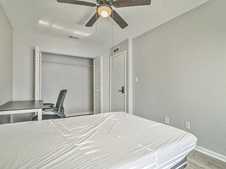 SW 69th Dr — Photo 1