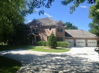 21 Dove Ln, North Oaks, MN 55127