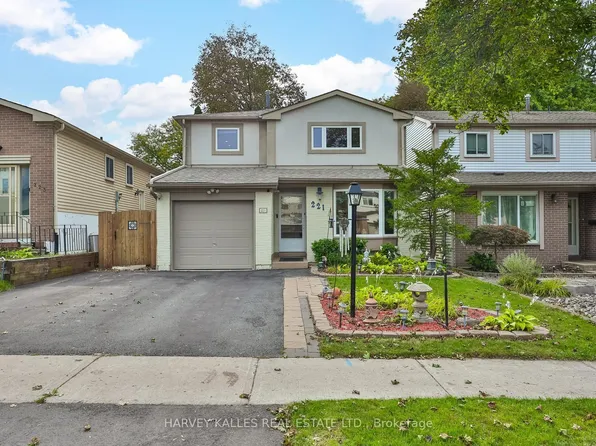 221 Snowshoe Cres, Markham, ON L3T 4N2