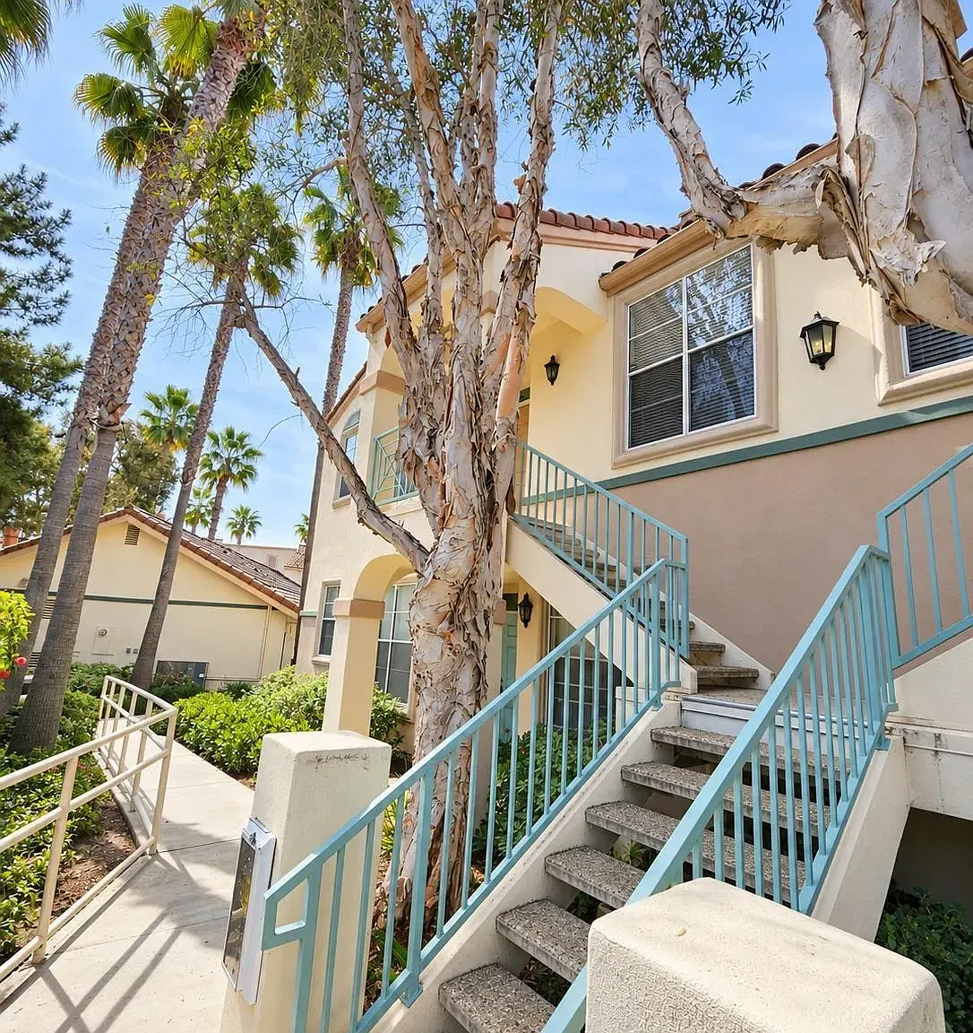 2 bed, 2.0 bath, 950 sqft, $3,495 — Photo 2