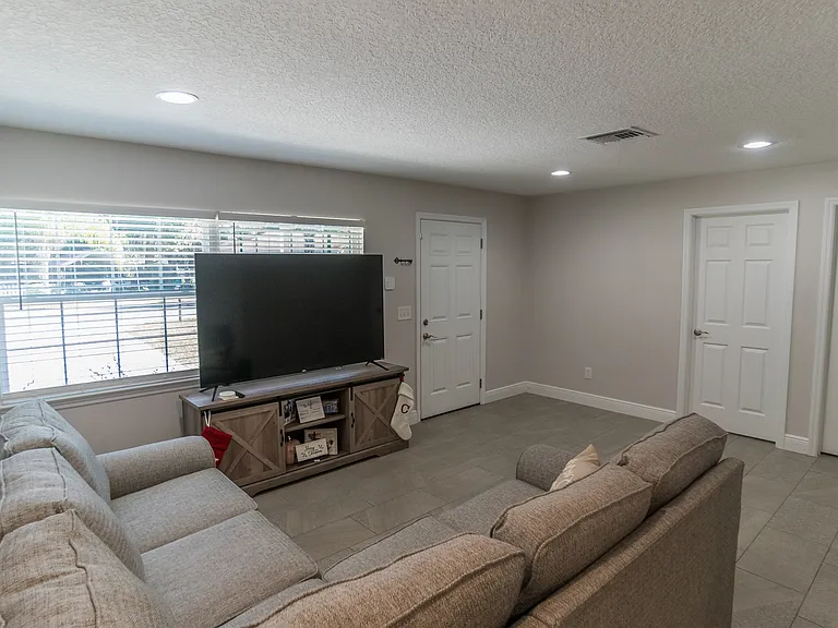1517 N Grandview St #1 — Photo 77