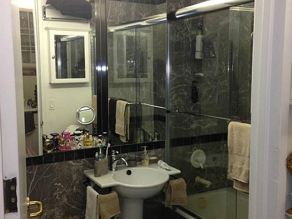 4th image of 250 E 54th St APT 19B