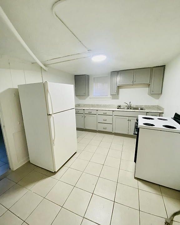 1st image of 138 7th St APT 1