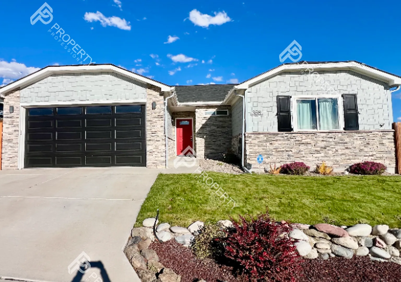 Beautiful 3 Bedroom Home in Silt — Photo 1