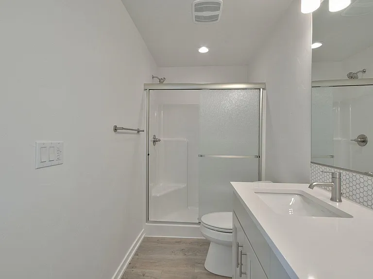 5617 SE Logan Ln — Photo 32