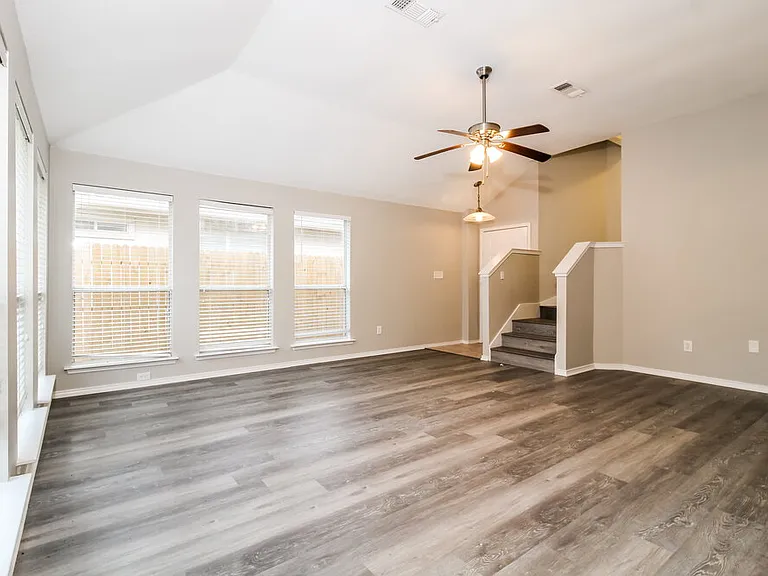 809 Pace Dr — Photo 4