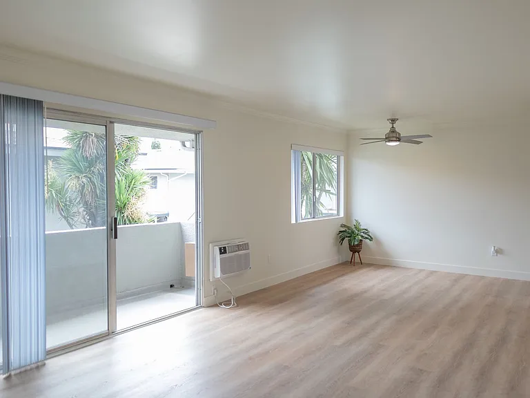 Tustin Palms Apartment Homes — Photo 16