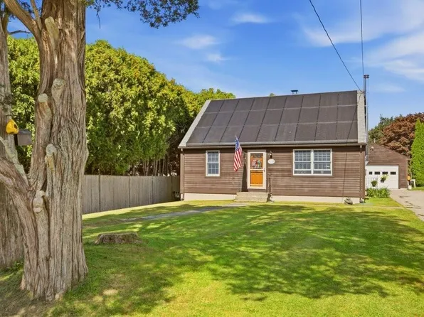 165 Mill Ln, Portsmouth, RI 02871